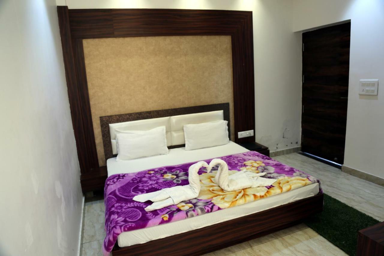 Shree Anand Dham Otel Vrindāvan Dış mekan fotoğraf